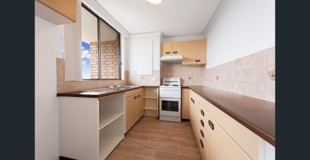 SUNDRENCHED, CITY SKYLINE VIEWS - LEVEL 6 - BEACHSIDE APARTMENT - Photo 5