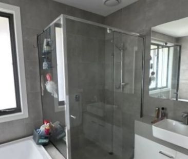 Modern Three Bedroom Townhouse - Photo 6