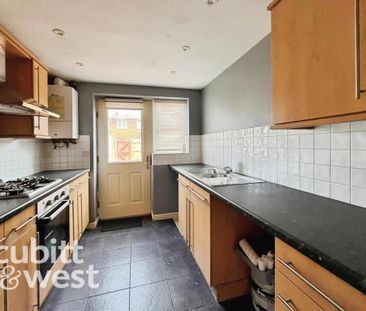 2 bedroom maisonette to rent - Photo 4