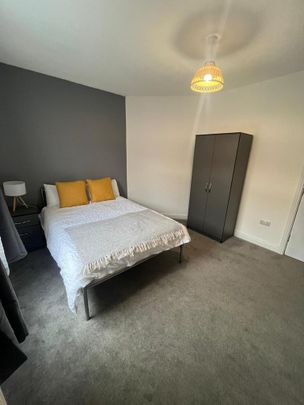 1 bedroom in a house share to rent - Photo 1