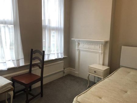 4 bedroom apartment to rent - Photo 5