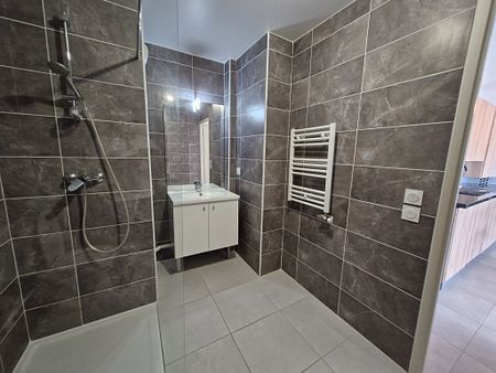 Appartement 1 pièces 38m2 MARSEILLE 10EME 800 euros - Photo 5