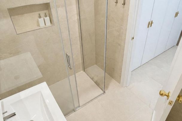 2 Bedroom Apartment For Rent in Estepona, Málaga - Photo 1