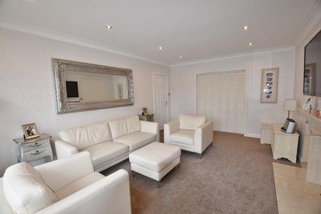 Crabtree Avenue, Hale Barns - Photo 5