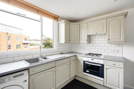 2 Bed Flat - Photo 3