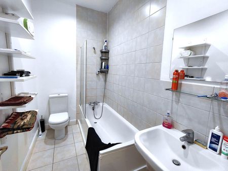 Finchley Road, London, NW11 - Photo 4