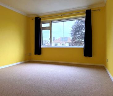 Hucclecote Road, Hucclecote - Photo 2
