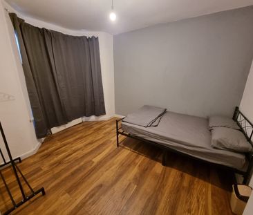 Room in a Shared House, Durham Road, E16 - Photo 5