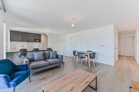 3 bedroom flat to rent - Photo 4