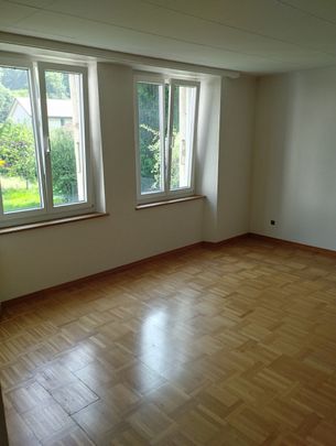 Joli appartement de 2 pièces au 1er étage situé au centre du village de Buttes - Photo 1