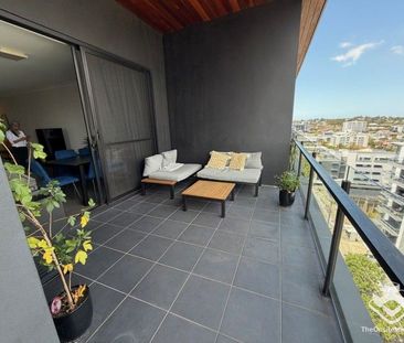 Luxury 2BED 2BATH 1secured Parking WITH TWO AIRCON + UNDERGROUND PA... - Photo 4