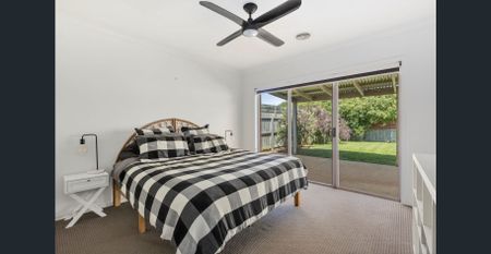 Stylish Family Living in Warralily Coast - Photo 5