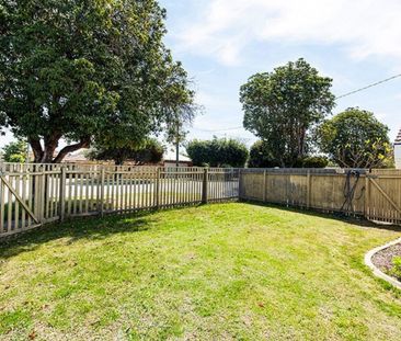 HOUSE IN FABULOUS JOONDANNA LOCATION - Photo 4