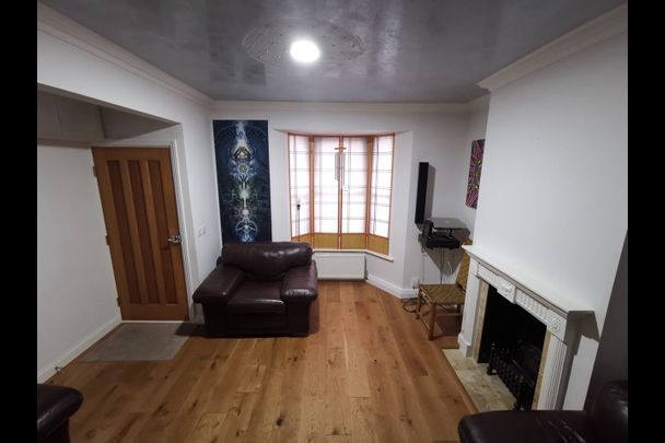 3 Bed Terraced House, Oban Street, E14 - Photo 1