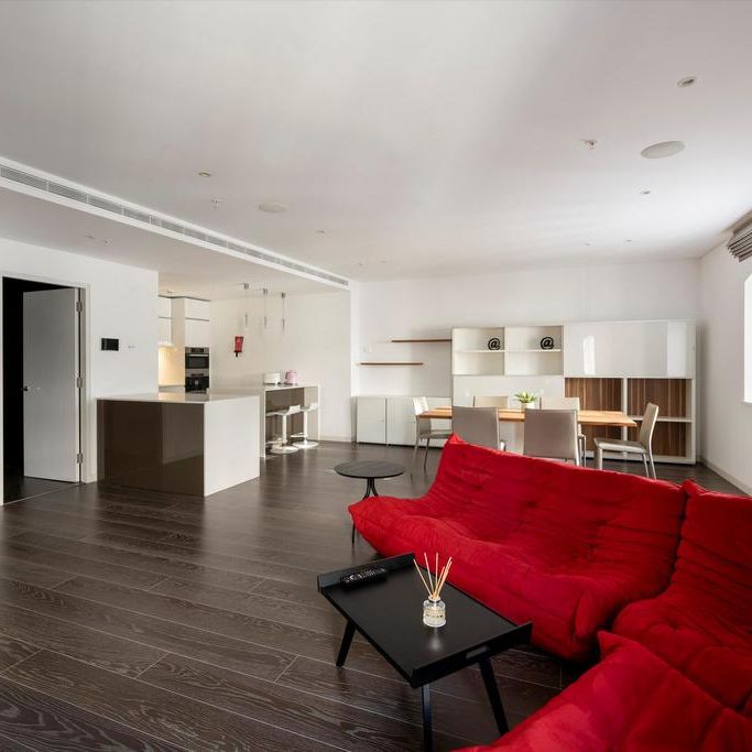 3 bedroom flat to rent - Photo 1