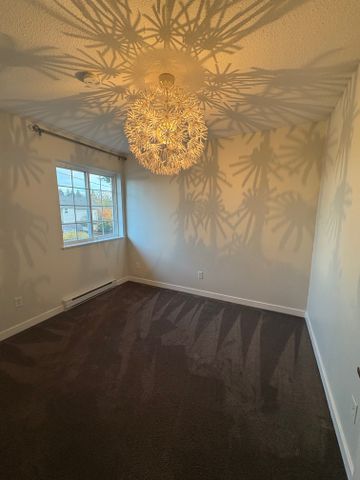 Cozy 3 bedroom, 2.5 bath in Chemainus - Photo 4