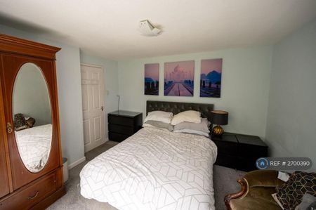 3 bedroom terraced house to rent - Photo 3