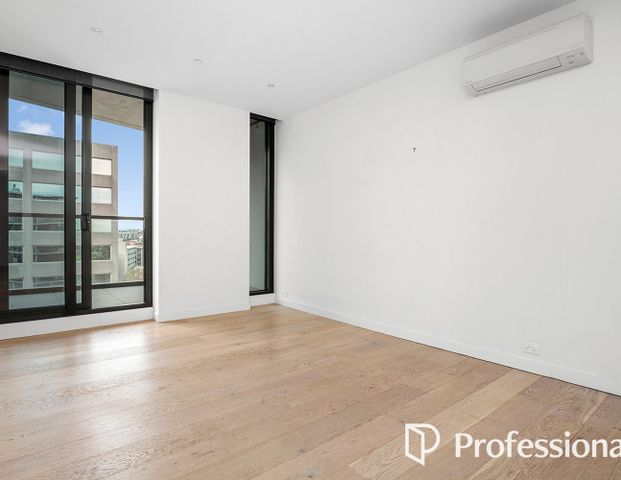 Luxury Apartment Living with Breathtaking Views - Photo 1