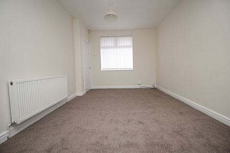 3 Bedroom Terraced House - Photo 3