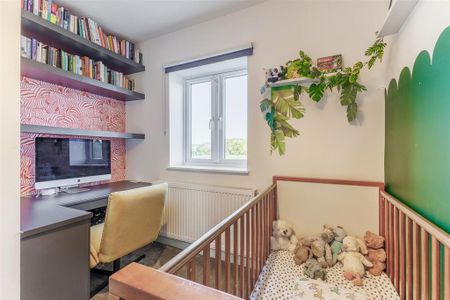 4 bedroom end of terrace house to rent - Photo 4