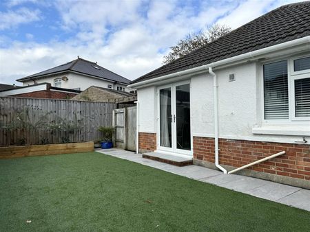 2 Bedroom Bungalow - Photo 2