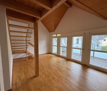Modern 4.5-Zimmer-Maisonette-Wohnung in idyllischer Lage - Photo 3