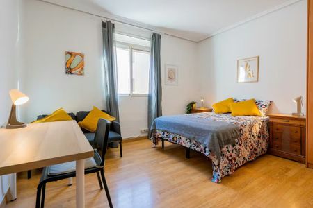 Carrer de Jaume II, Valencia, Valencian Community 46015 - Photo 4