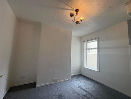 4 bedroom terraced house to rent - Photo 5