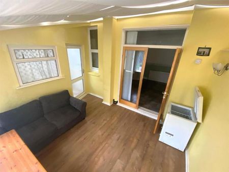 3 bedroom terraced house to rent - Photo 5