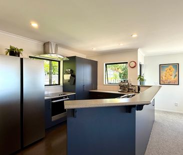 Stunning Modern Two-Storey Home with Mount Views & Bonus Downstairs... - Photo 2