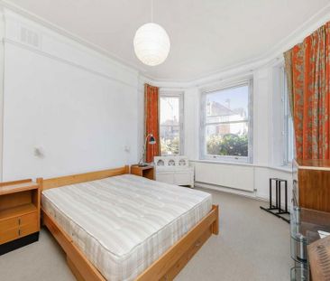 3 bedroom flat to rent - Photo 3