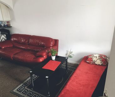 2 Bed Terraced House, Elmore Court, NG7 - Photo 3