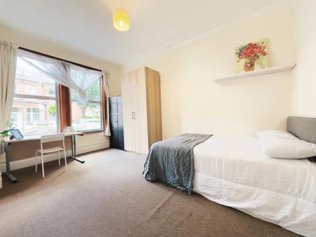 4 bedroom flat share to rent - Photo 4