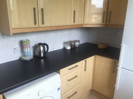 2 Bedroom Terraced To Rent in Lenton - Photo 4