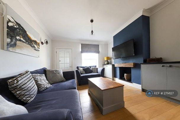 2 bedroom end of terrace house to rent - Photo 1