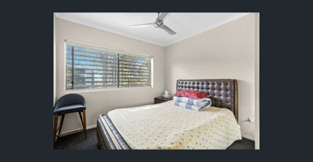 Spacious & Modern Second-Floor Unit in a Quiet, Leafy Complex - Photo 5