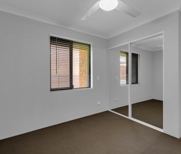 Large Four Bedroom Home with Pool - Photo 6