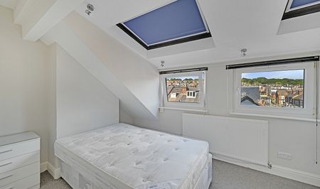 Stylish 3-Bed Ensuite Student Apartment Near Shops and Bars - Photo 3