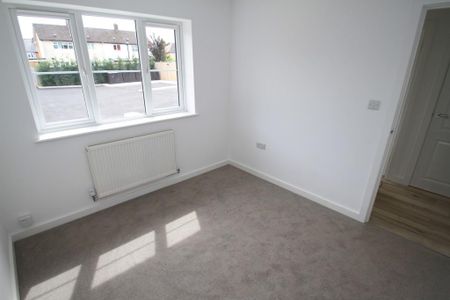 1 bedroom semi-detached bungalow to rent - Photo 2