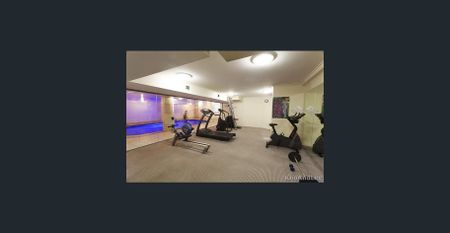 MODERN ONE BEDROOM APARTMENT - Photo 2