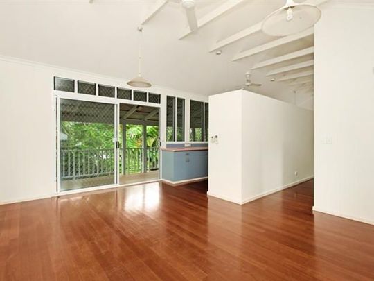 LIGHT-FILLED FAMILY HOME! - Photo 1