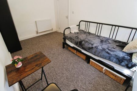 1 bedroom in a house share to rent - Photo 5