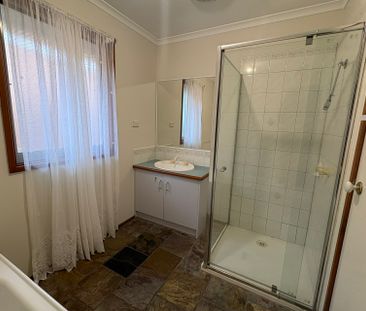 13 Rachel Drive, Cranbourne VIC - Photo 6