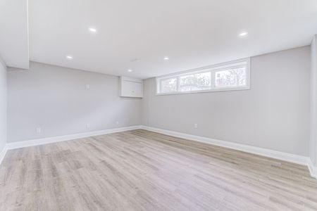 For Lease - 22 Decarie Circle, Toronto, Ontario - Photo 2