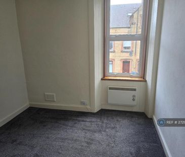 3 bedroom flat to rent - Photo 3