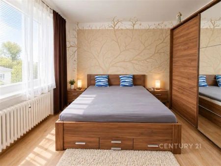Útulný a zařízený byt 3+1 s balkonem a výhledem na panoramu ve vyhledávané lokalitě Příluky, Zlín, ulice Přílucká 4116, ihned k pronájmu. - Fotografie 2