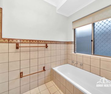 Spacious Family Home for Rent Opposite Kingfisher Reserve – Stylish... - Photo 2