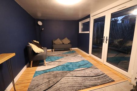 4 bedroom detached bungalow to rent - Photo 2