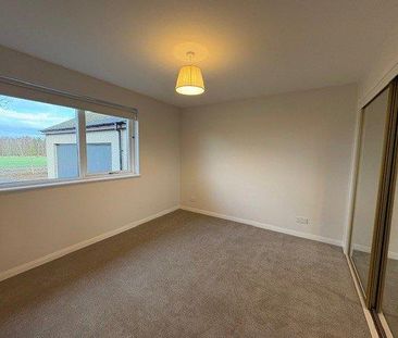 4 bedroom detached house to rent - Photo 5