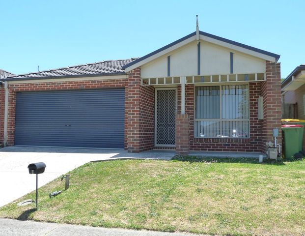 9 Jennifer Court, Pakenham, VIC 3810 - Photo 1